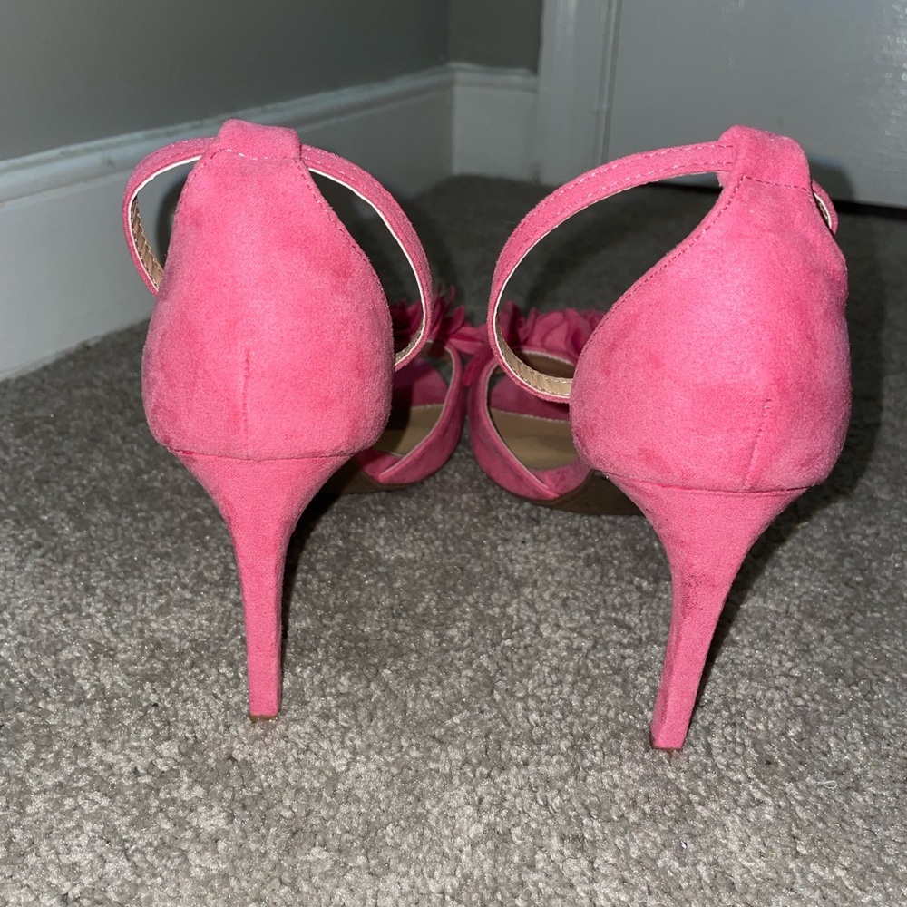 Heels - Picture 3 of 4